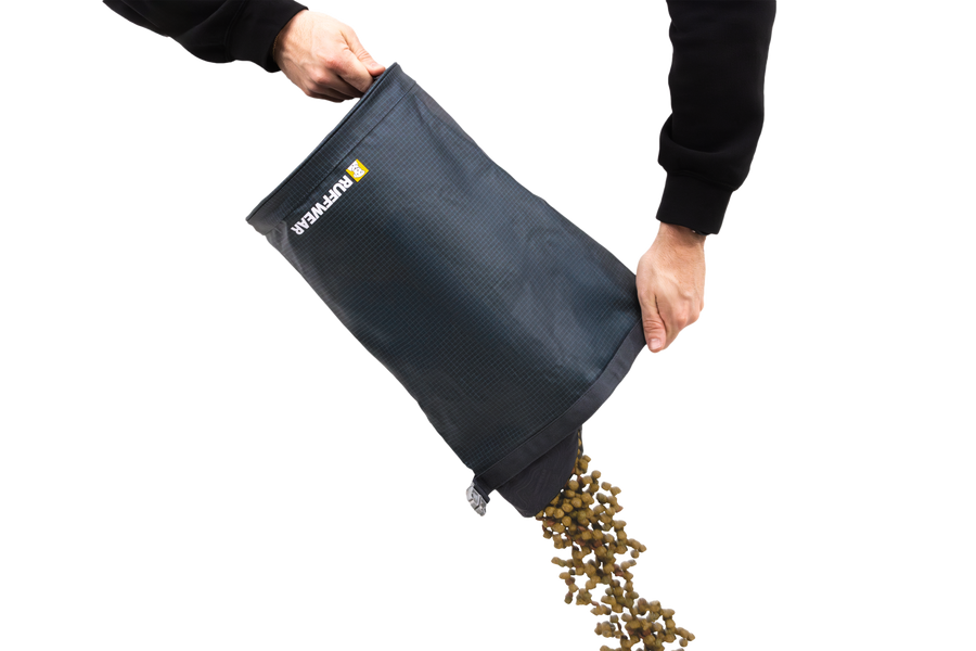20701_Kibble-Kaddie-Dog-Food-Carrier_Basalt-Gray_Pour.png