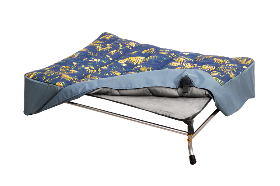CompressedPNG-1073_Mt.EverRest-Insulated-Dog-Cot-Cover_Deep-Jungle_Detail-2_STUDIO.png